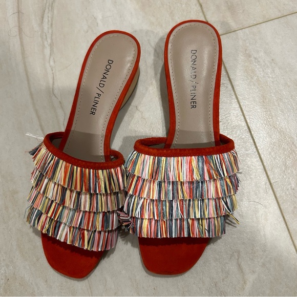 Donald J. Pliner Women's Red Multicolor Fringe Sandals size 6 - Picture 3 of 9